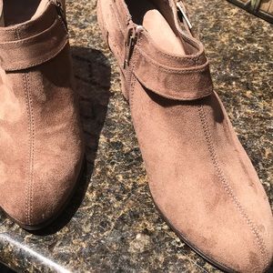 Aerosols Memory Foam Comfort 2” heel